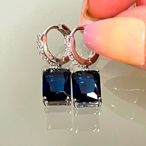 Last Pair! The Sapphire Drip Drop Earring in 925 silver - Picture 8 of 9